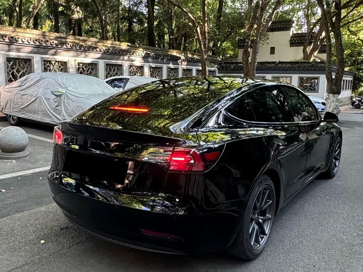 Фото 9 - Tesla Model 3