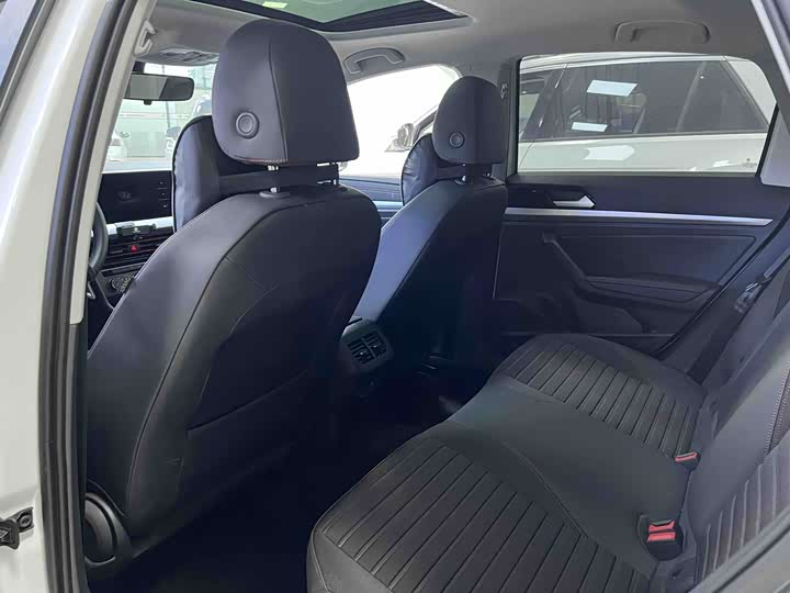 Фото 8 - Volkswagen Lavida