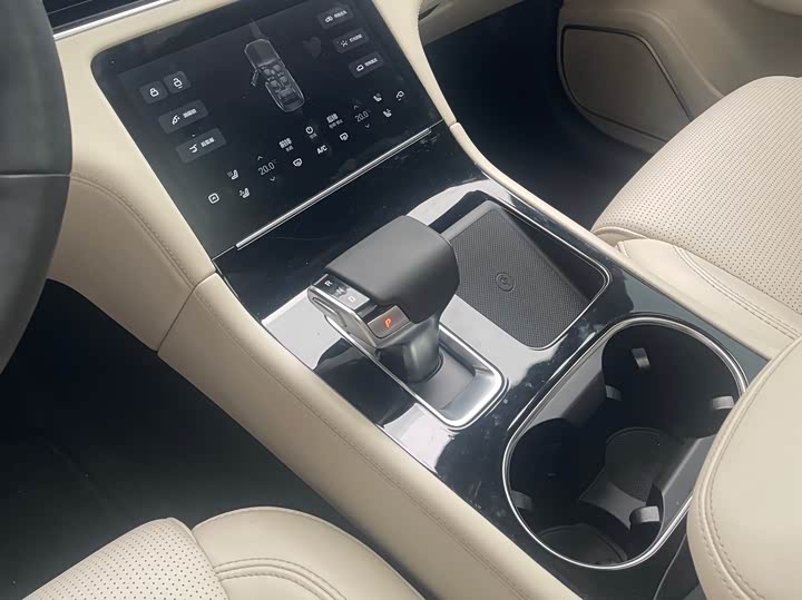 Фото 11 - LiXiang One