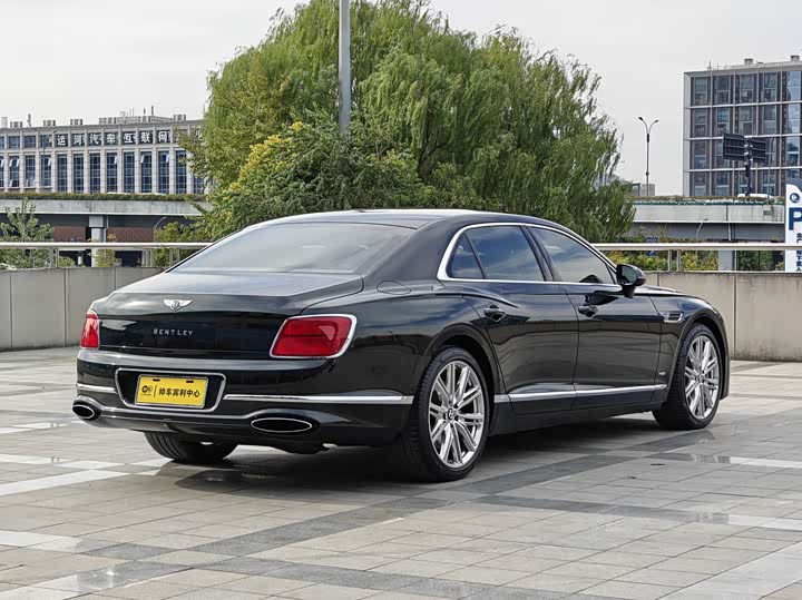 Фото 3 - Bentley Flying Spur