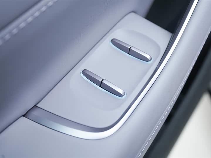 Фото 10 - Nio EC6