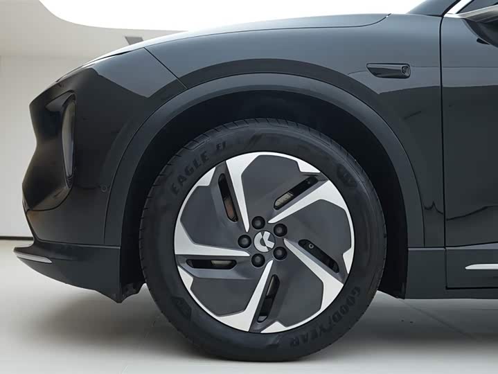 Фото 14 - Nio EC6