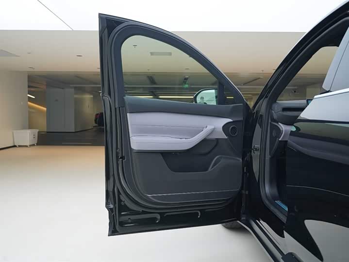 Фото 16 - Nio EC6