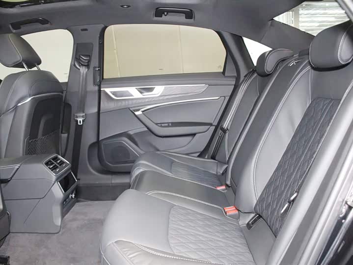 Фото 8 - Audi A6L