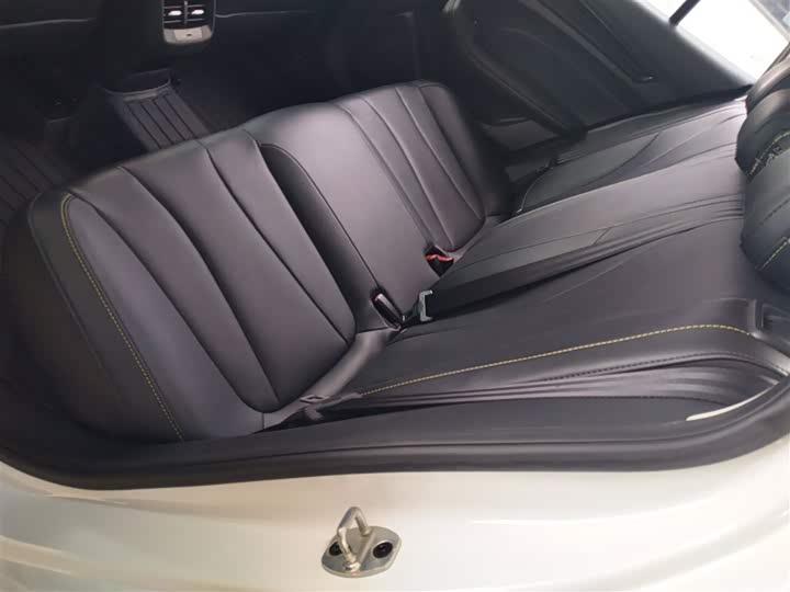 Фото 17 - Roewe i5