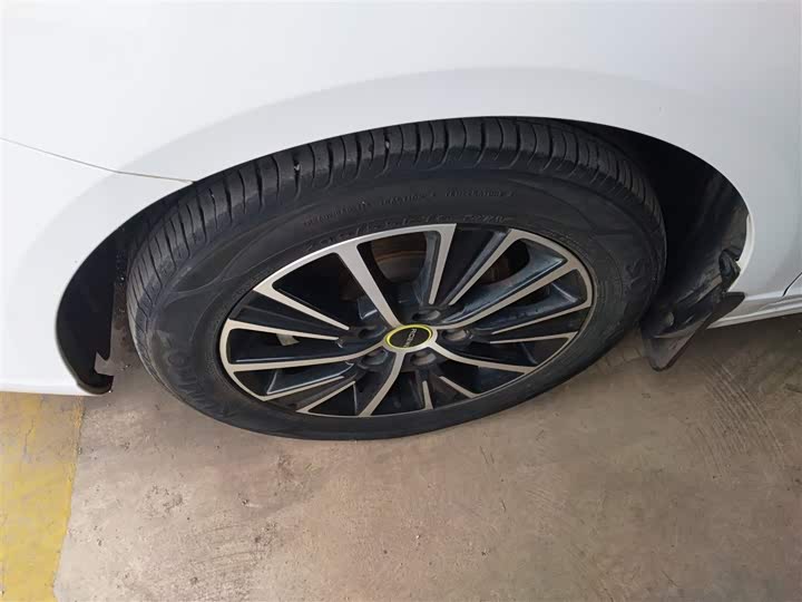 Фото 23 - Roewe i5