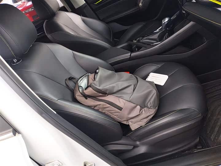 Фото 25 - Roewe i5