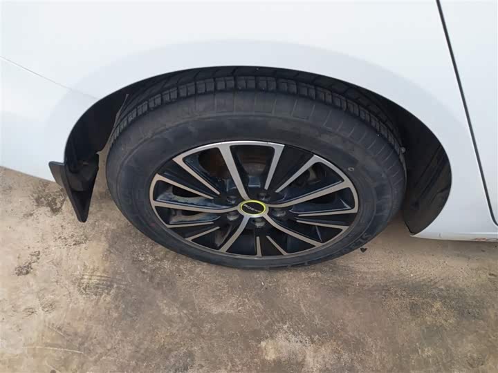 Фото 26 - Roewe i5