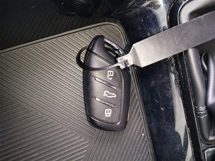 Фото 9 - Roewe i5