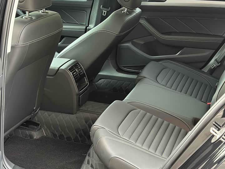 Фото 5 - Volkswagen Magotan