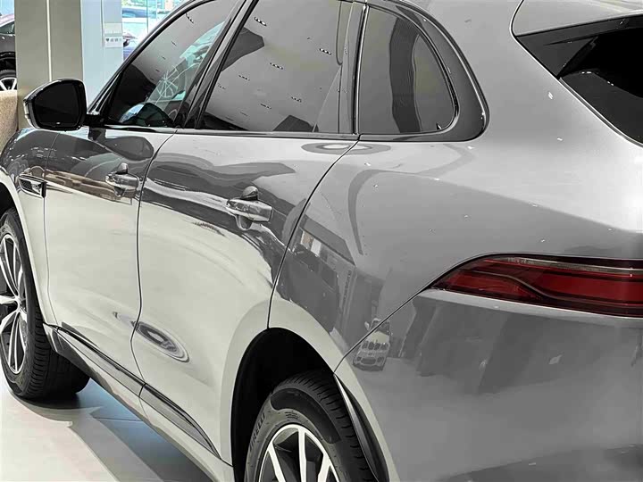 Фото 13 - Jaguar F-Pace