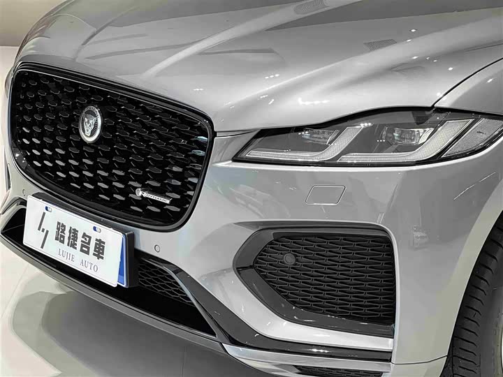 Фото 2 - Jaguar F-Pace