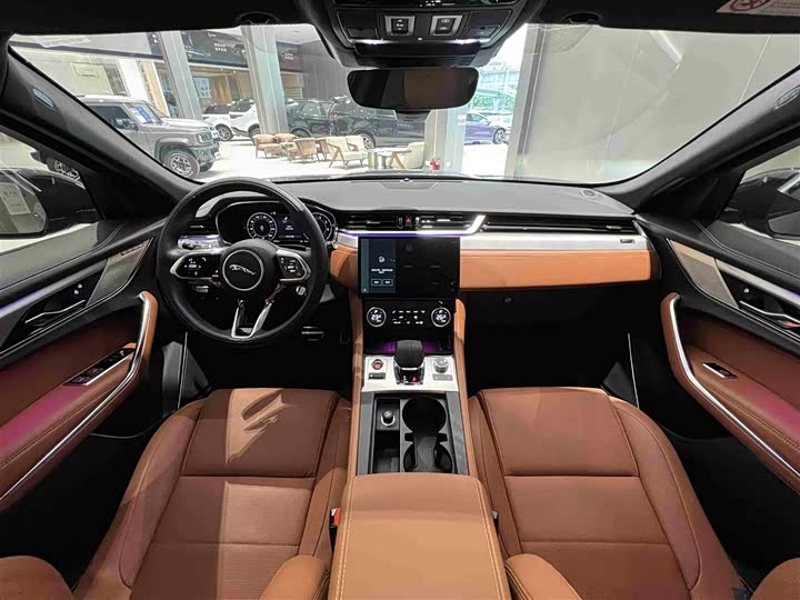 Фото 9 - Jaguar F-Pace