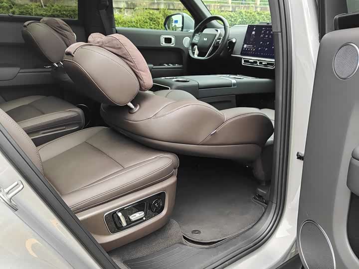 Фото 18 - LiXiang L9