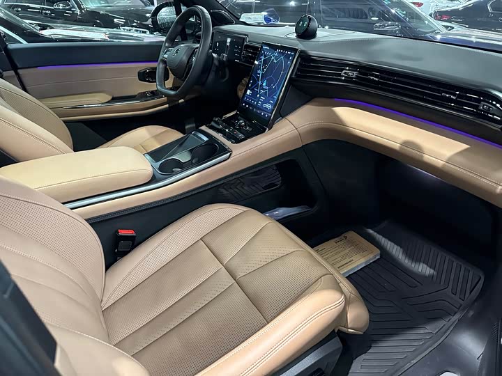 Фото 15 - Nio ES8