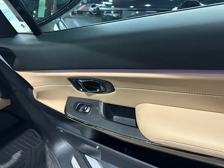 Фото 9 - Nio ES8