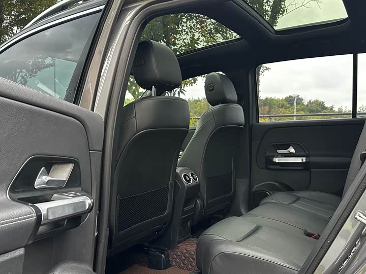 Фото 9 - Mercedes-Benz GLB-Class