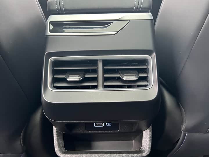 Фото 10 - Geely Preface