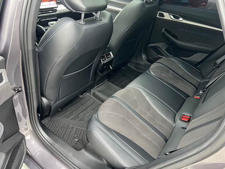 Фото 8 - Geely Preface