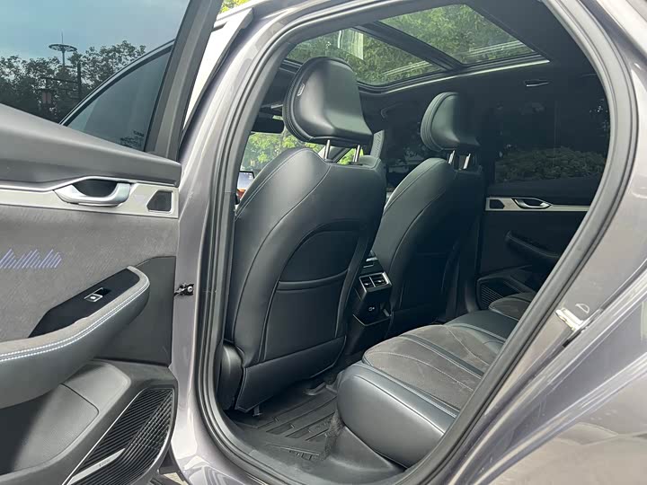 Фото 9 - Geely Preface