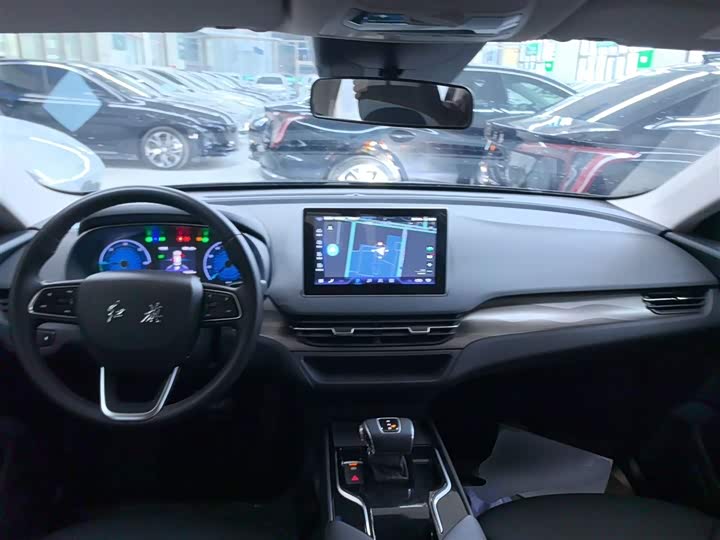 Фото 10 - Hongqi E-QM5