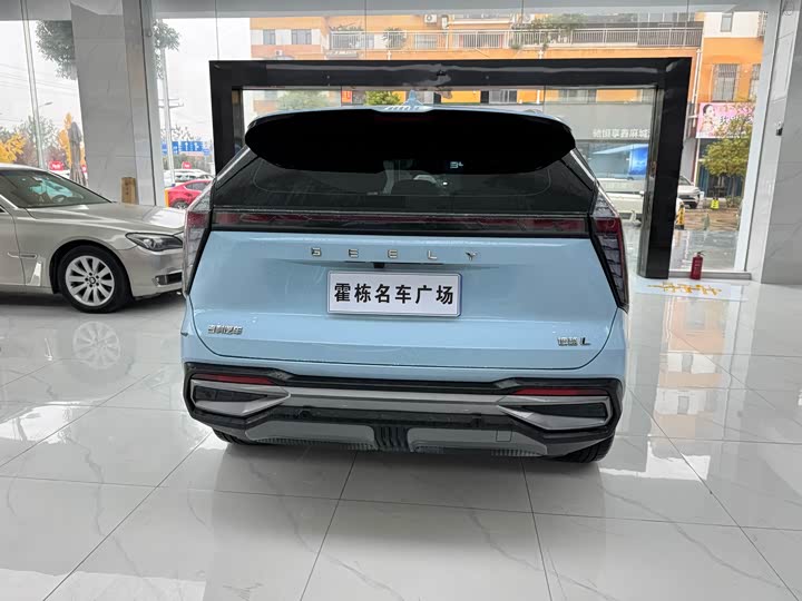 Фото 5 - Geely Atlas L