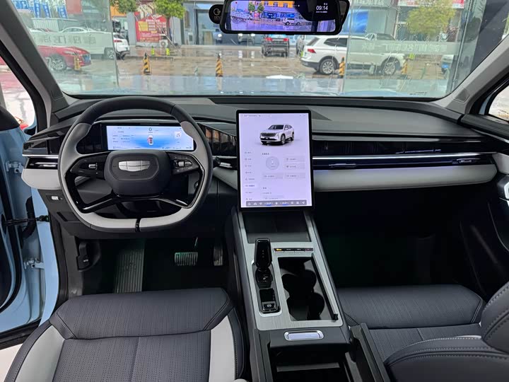 Фото 9 - Geely Atlas L