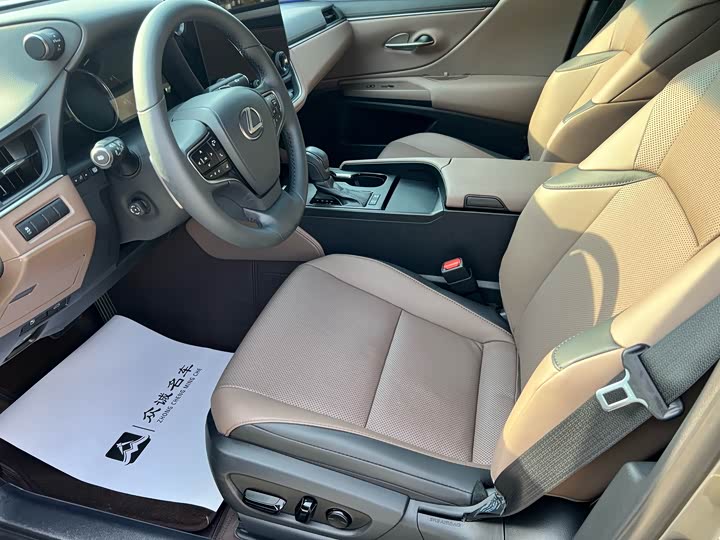 Фото 4 - Lexus ES