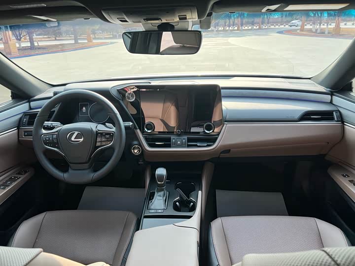 Фото 5 - Lexus ES