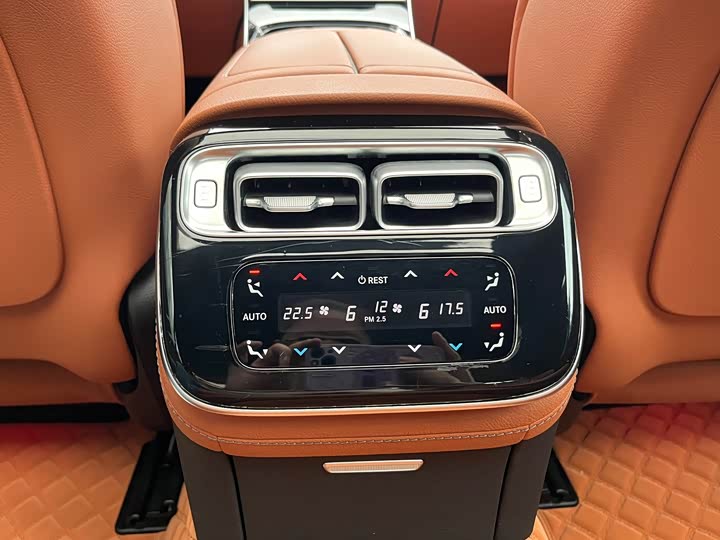 Фото 10 - Mercedes-Benz S-Class