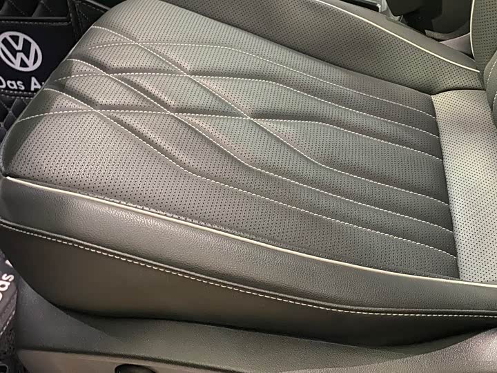 Фото 12 - Volkswagen Tiguan L Pro