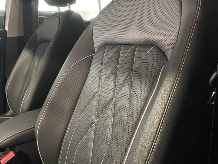 Фото 13 - Volkswagen Tiguan L Pro