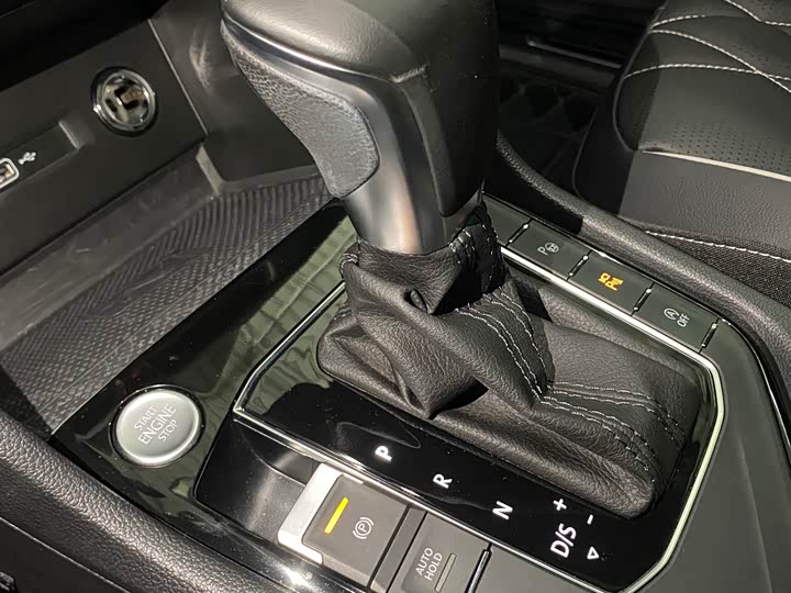 Фото 20 - Volkswagen Tiguan L Pro