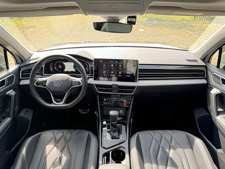 Фото 7 - Volkswagen Tiguan L Pro