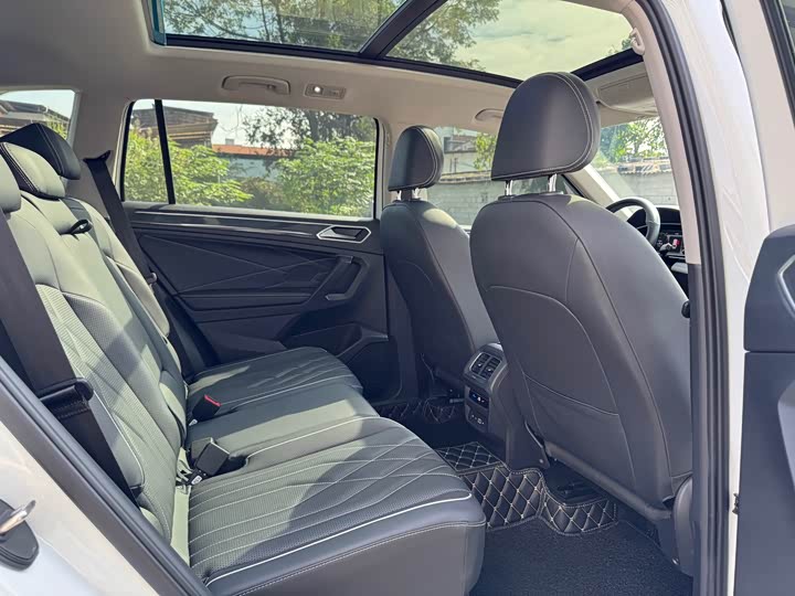 Фото 9 - Volkswagen Tiguan L Pro