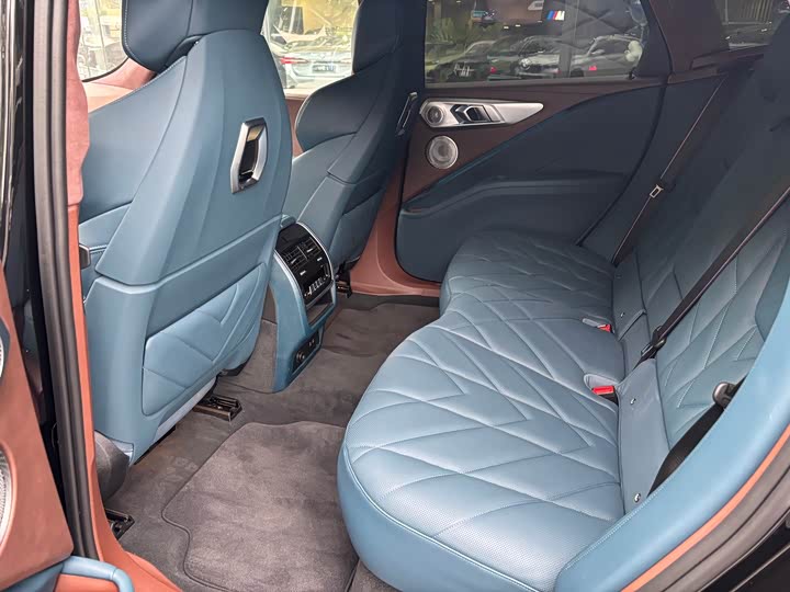 Фото 10 - BMW XM