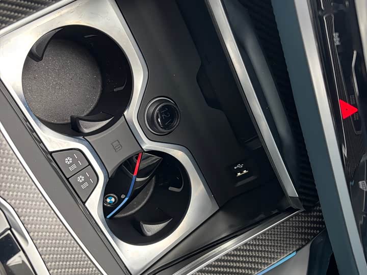 Фото 18 - BMW XM