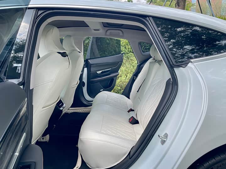 Фото 10 - XPeng P7