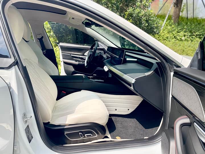 Фото 16 - XPeng P7