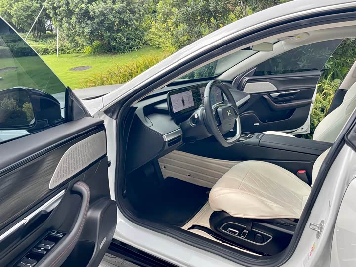 Фото 8 - XPeng P7