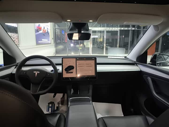 Фото 10 - Tesla Model Y