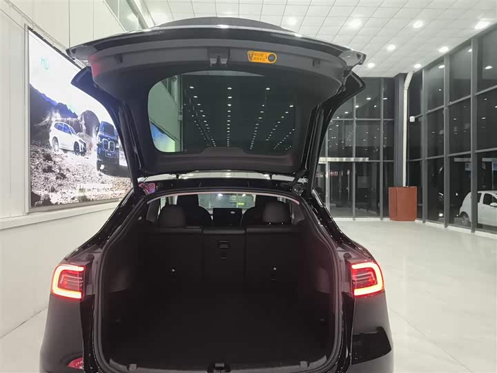 Фото 19 - Tesla Model Y