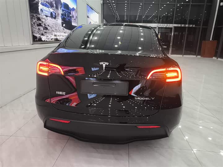 Фото 6 - Tesla Model Y