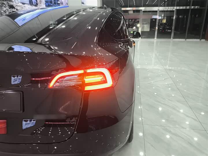 Фото 8 - Tesla Model Y