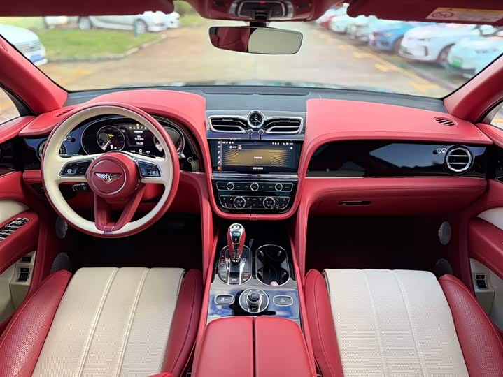 Фото 11 - Bentley Bentayga