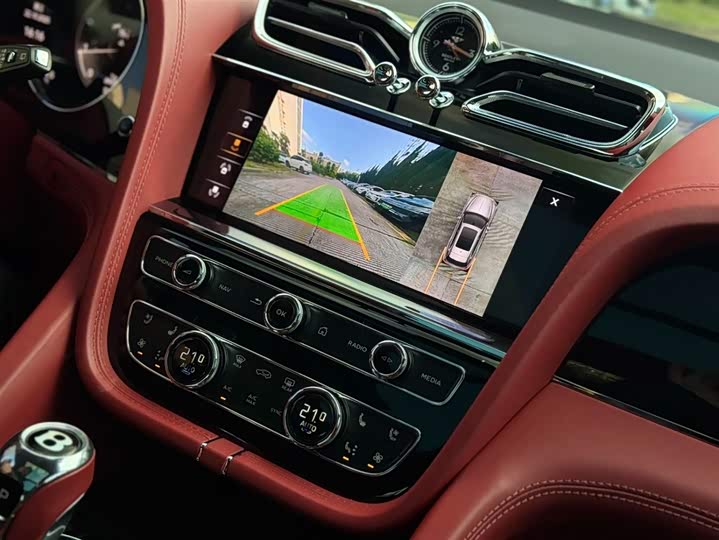 Фото 14 - Bentley Bentayga