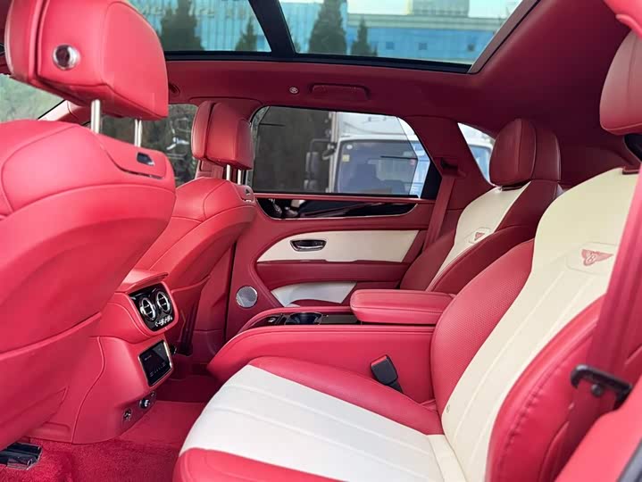 Фото 9 - Bentley Bentayga