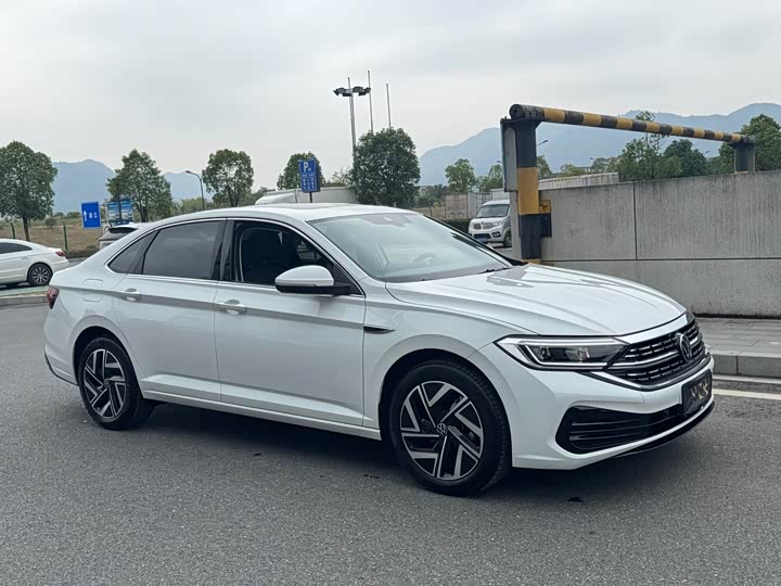 Фото 3 - Volkswagen Sagitar L