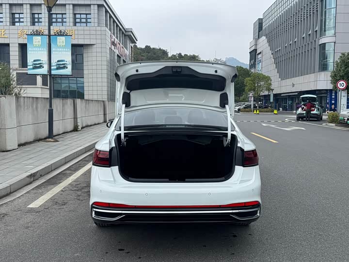 Фото 8 - Volkswagen Sagitar L