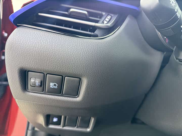 Фото 11 - Toyota C-HR